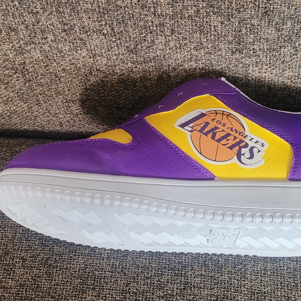 Custom Basketball Shoes - Picture 5 of 5